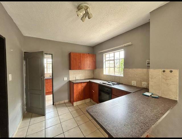 2 BEDROOM TOWNHOUSE FOR SALE IN BRAKPAN NORTH